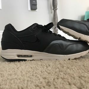 Black Nike Air Max