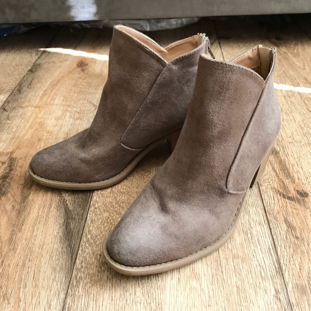 Quipid Suede Boots