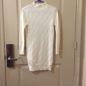 White Fashion Sweater with Long sleeves