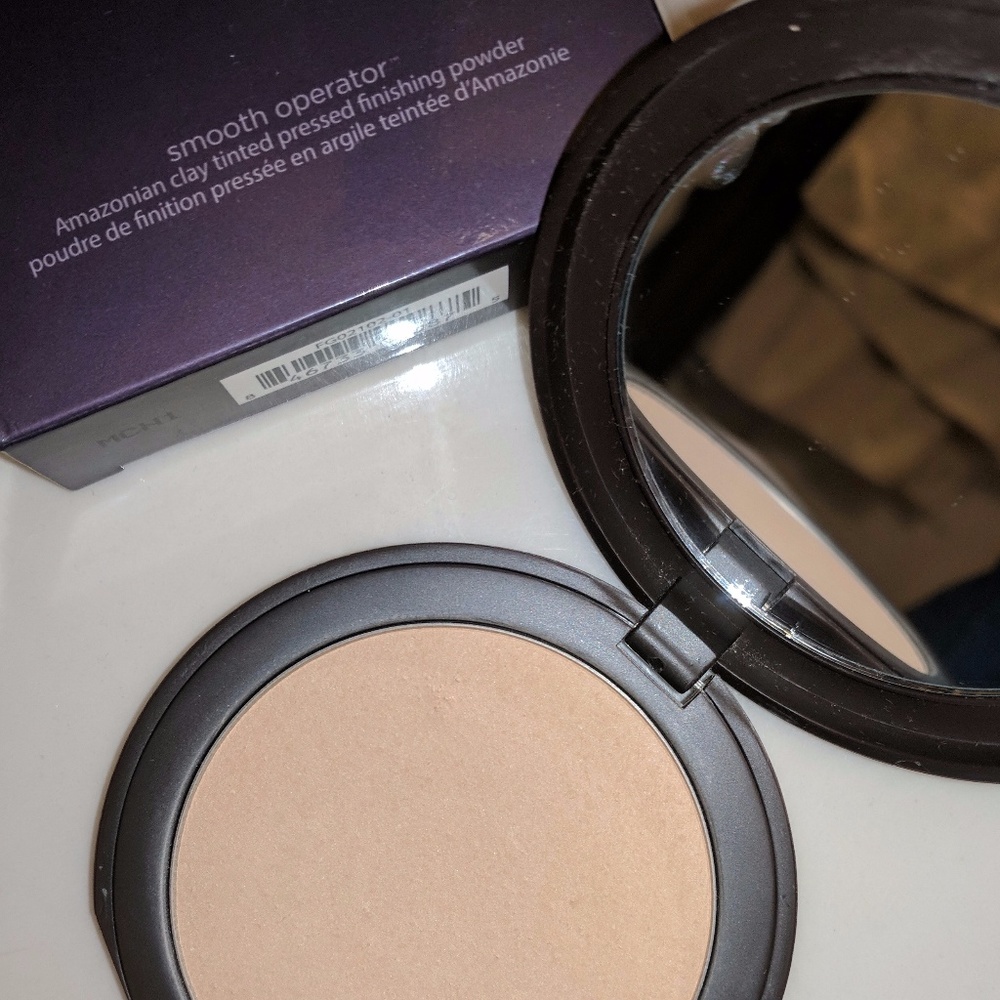 TARTE Smooth Operator tinted pressed powder Light