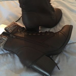 Never worn Women’s Size 7 boots