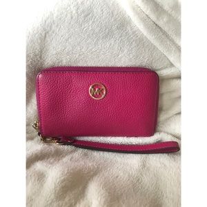 Micheal Kors wristlet wallet
