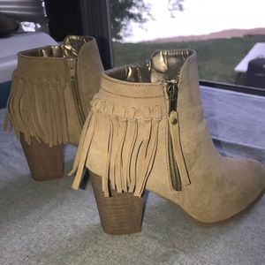 NEW FRINGE TAUPE BOOTIES