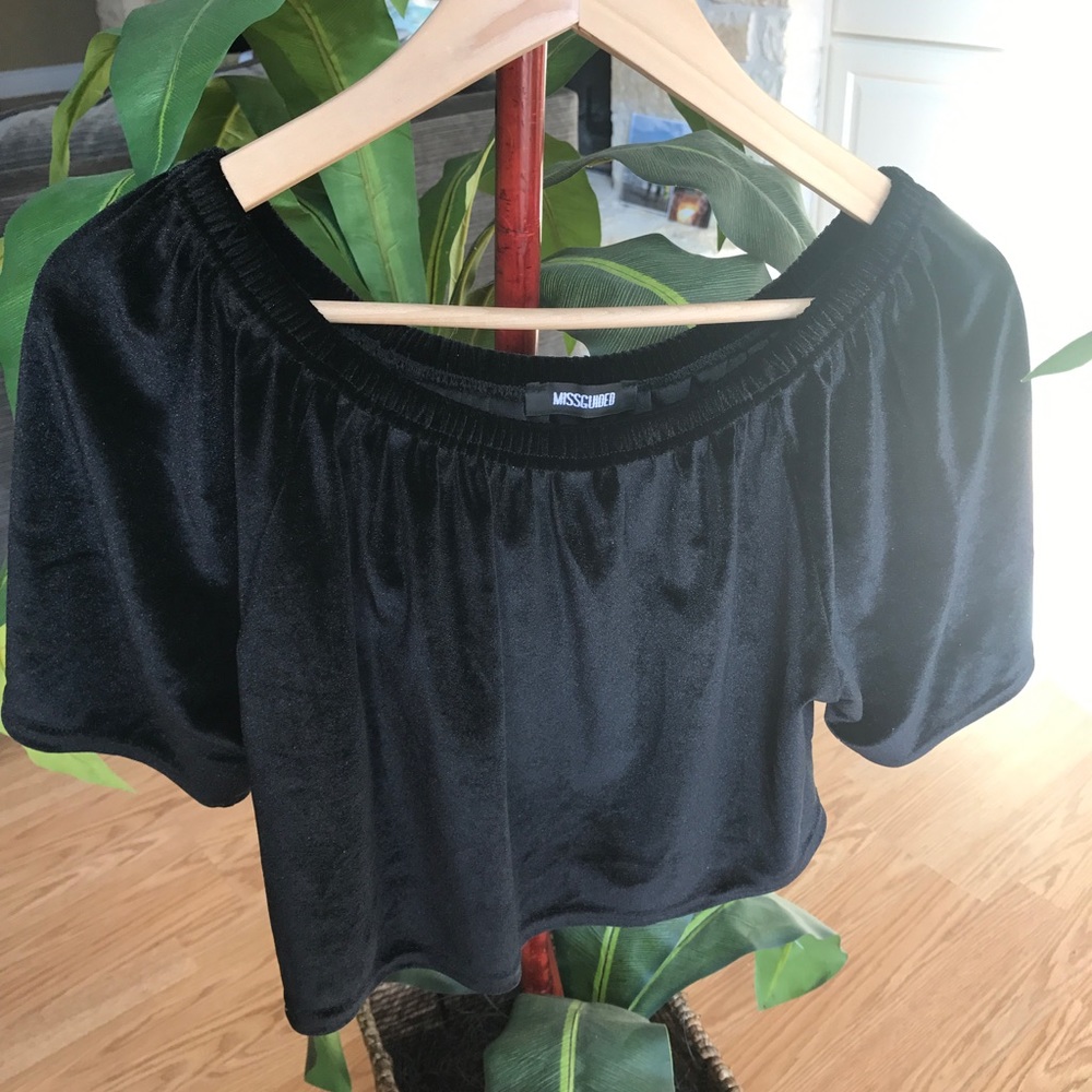 ❣️MISSGUIDED❣️ VELVET OFF SHOULDER CROP