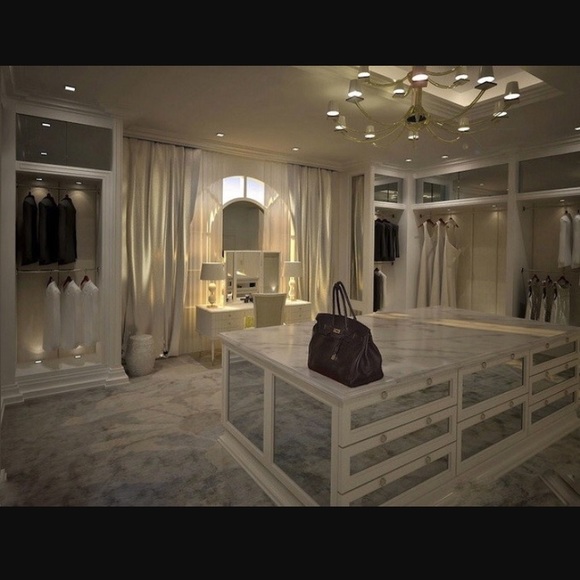 Welcome to my Closet!! Come stay awhile, Enjoy! - Picture 2 of 2