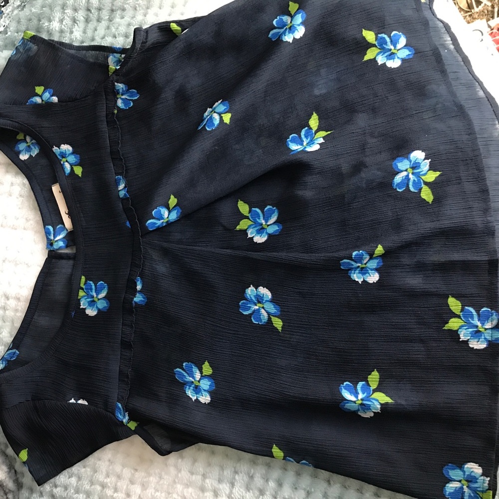 Floral navy top