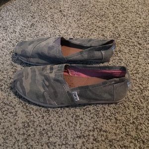 Brand new Camo Toms