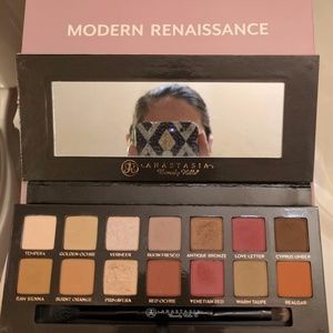 ANASTASIA Modern Renaissance eyeshadow palette