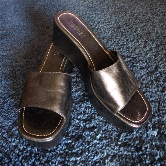 Kenneth Cole Reaction Shoes - KENNETH COLE REACTION Platform Slides!