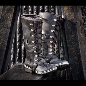 Sorel Conquest Carly Boots.  Sz 7. NEW!