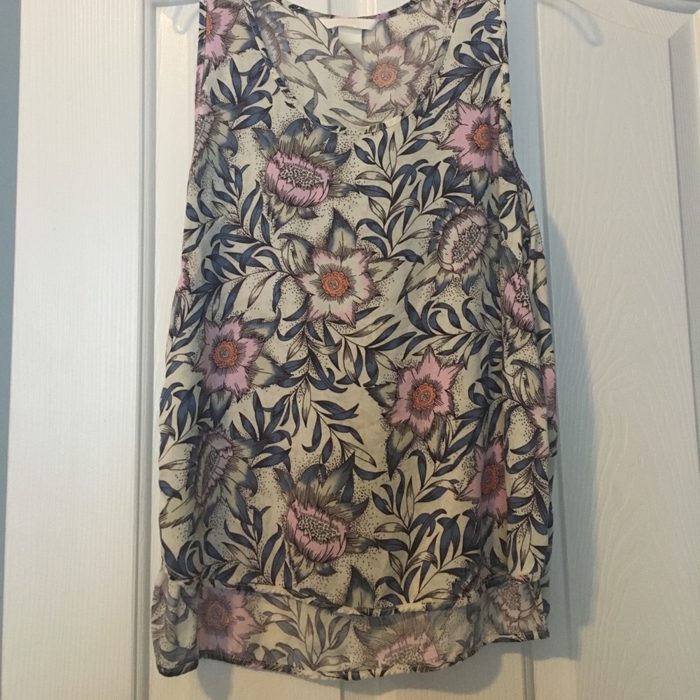 A loose tank top.