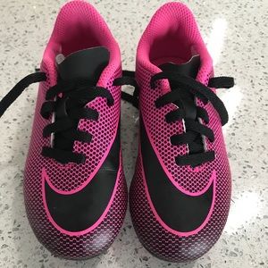 Nike Kids Bravata II Pink Soccer Cleats