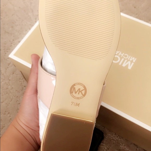 🌹PRICE DROP 🌹 Beautiful Michael Kors Sandals - Picture 4 of 4