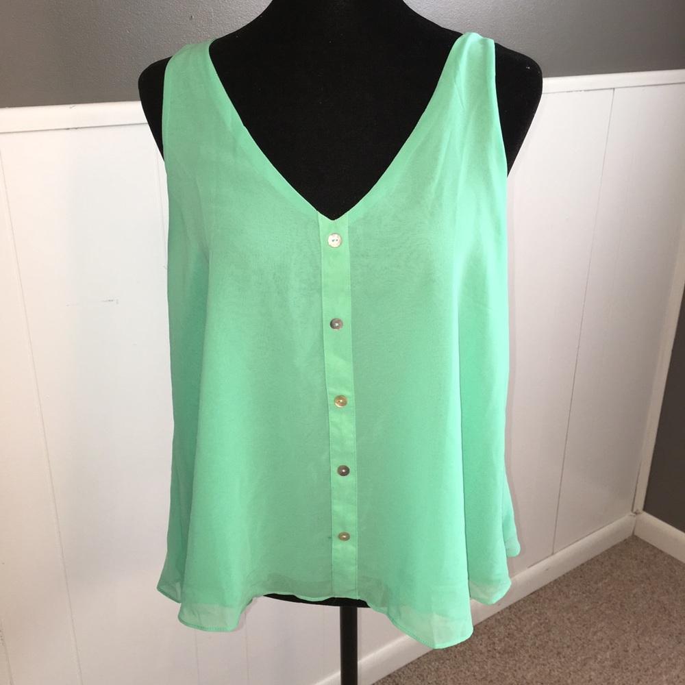 DCB button down detail tank