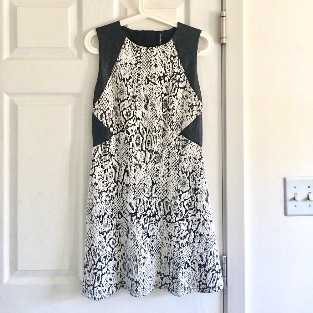 Beautiful cocktail dress!