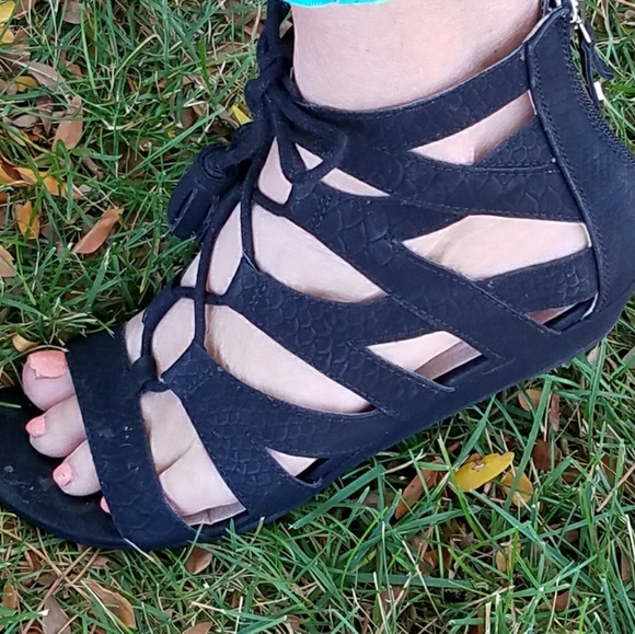 Sam&Libby Egyptian lace up tassel tie zip (sz7) - Picture 3 of 8