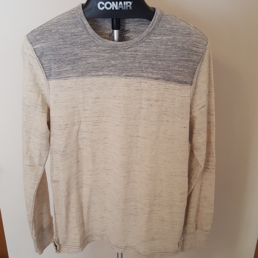 American Eagle Long Sleeve Shirt