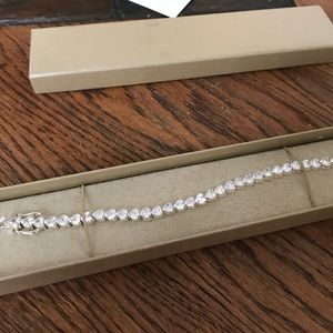 gorgeous tennis brclt  w/49 heart cut CZ's. SS