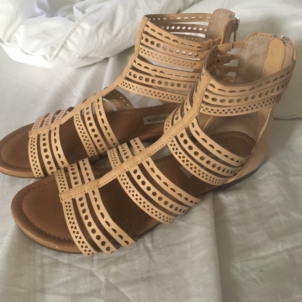 Sandals - Picture 2 of 4