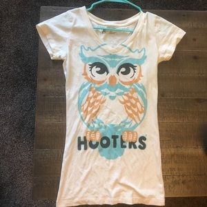Hooters Retro Graphic Tee