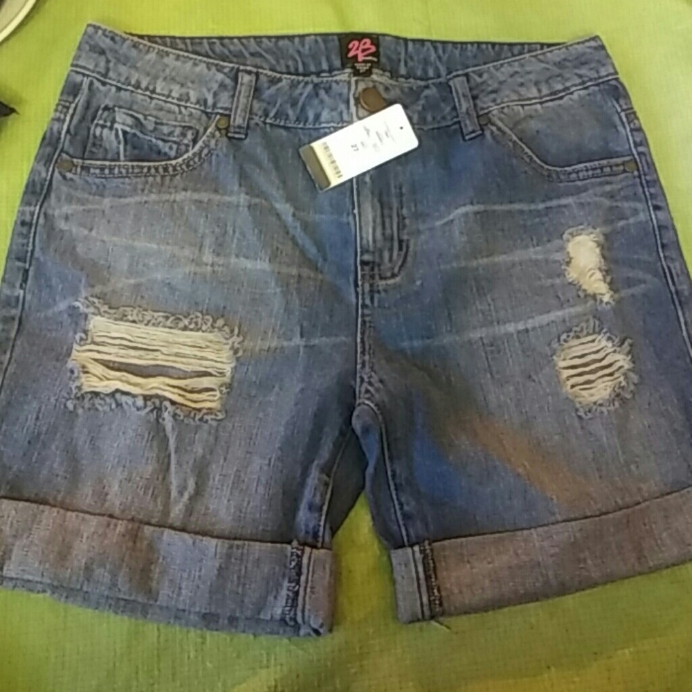 Very stylish boyfriend short