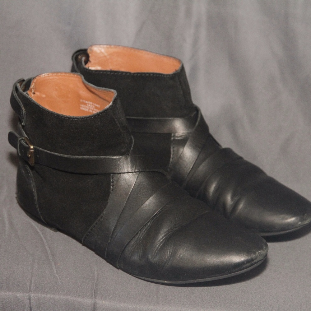 FLAT LEATHER ZARA ANKLE BOOTS WITH ZIP