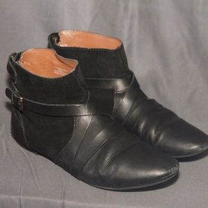 FLAT LEATHER ZARA ANKLE BOOTS WITH ZIP