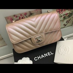 L.E Chanel rectangular mini in iridescent gold