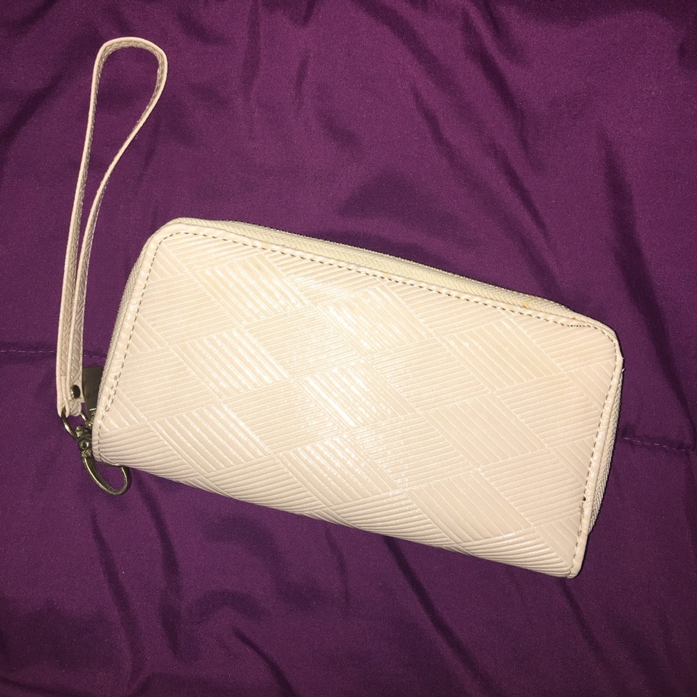 light pinkinsh beige wallet/wristlet
