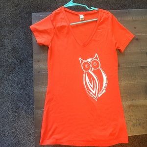 Hooters Graphic Hostess V Neck