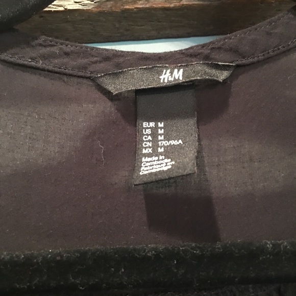 Black h&m too medium v neck dress up or down euc - Picture 2 of 3