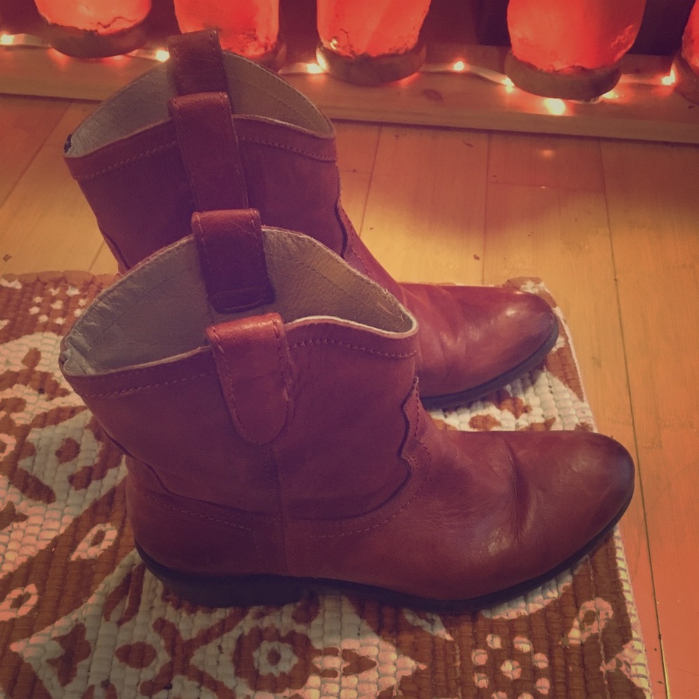 FRYE ankle boots, size 7, rust colored