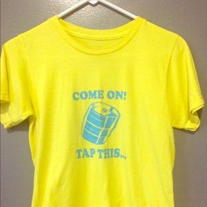 Women’s yellow crew neck fitted T-shirt