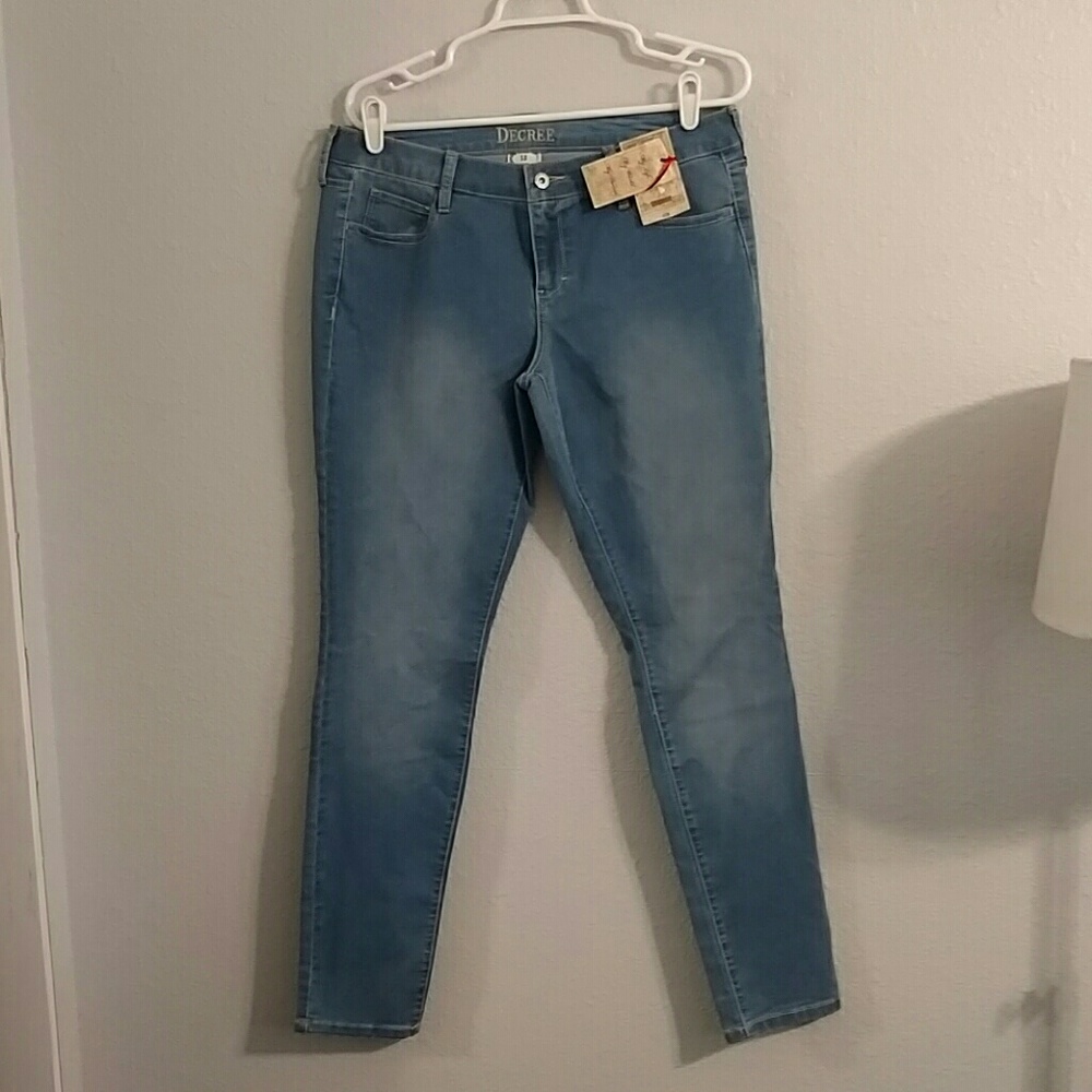 Lightwash jeggings. Soft and skinny leg.