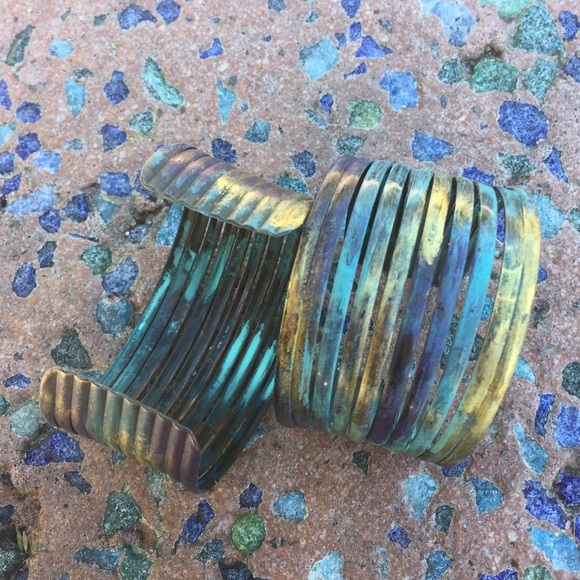 Patina Banded Brass Cuff Bracelet  -  Gold Green - Picture 3 of 8
