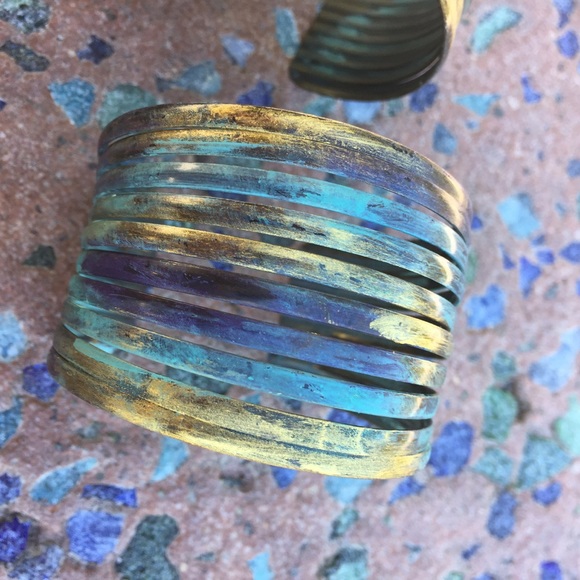 Patina Banded Brass Cuff Bracelet  -  Gold Green - Picture 5 of 8