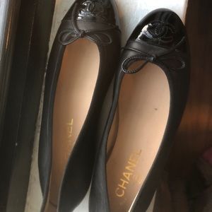 Never worn authentic Chanel flats!