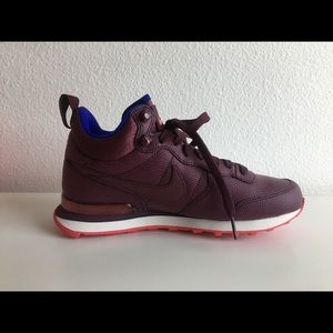 Women Internationalist Mid Leather Sneakers