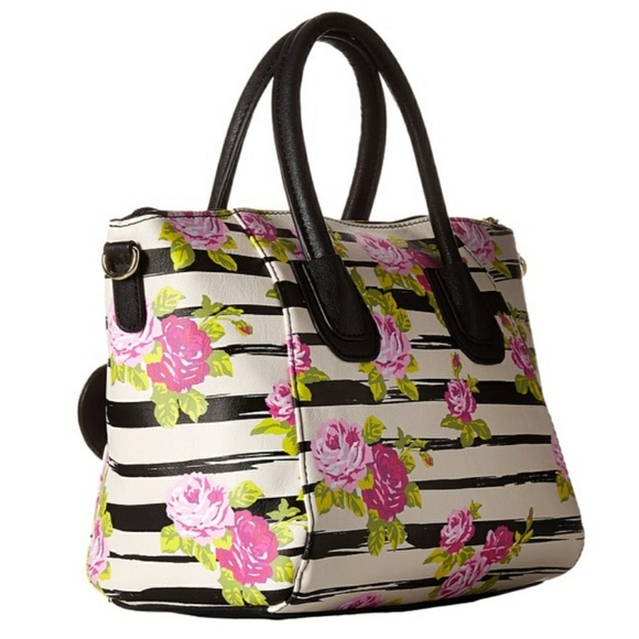 🌹NWT-Betsey Johnson Rosebud Satchel! - Picture 2 of 8