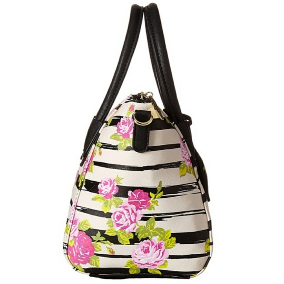 🌹NWT-Betsey Johnson Rosebud Satchel! - Picture 3 of 8