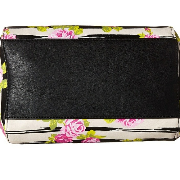 🌹NWT-Betsey Johnson Rosebud Satchel! - Picture 5 of 8