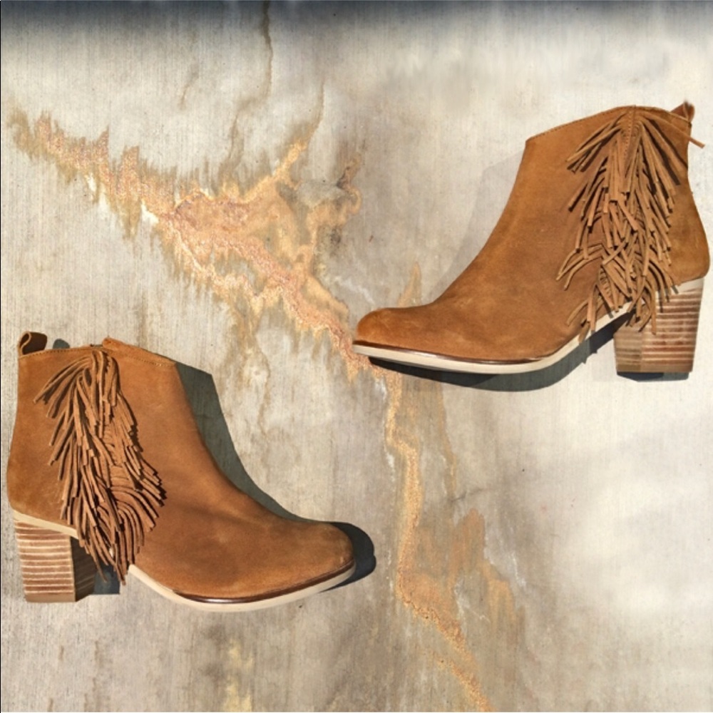 NIB Distressed Saddle Boho Chic Fringe Boot - Picture 2 of 5
