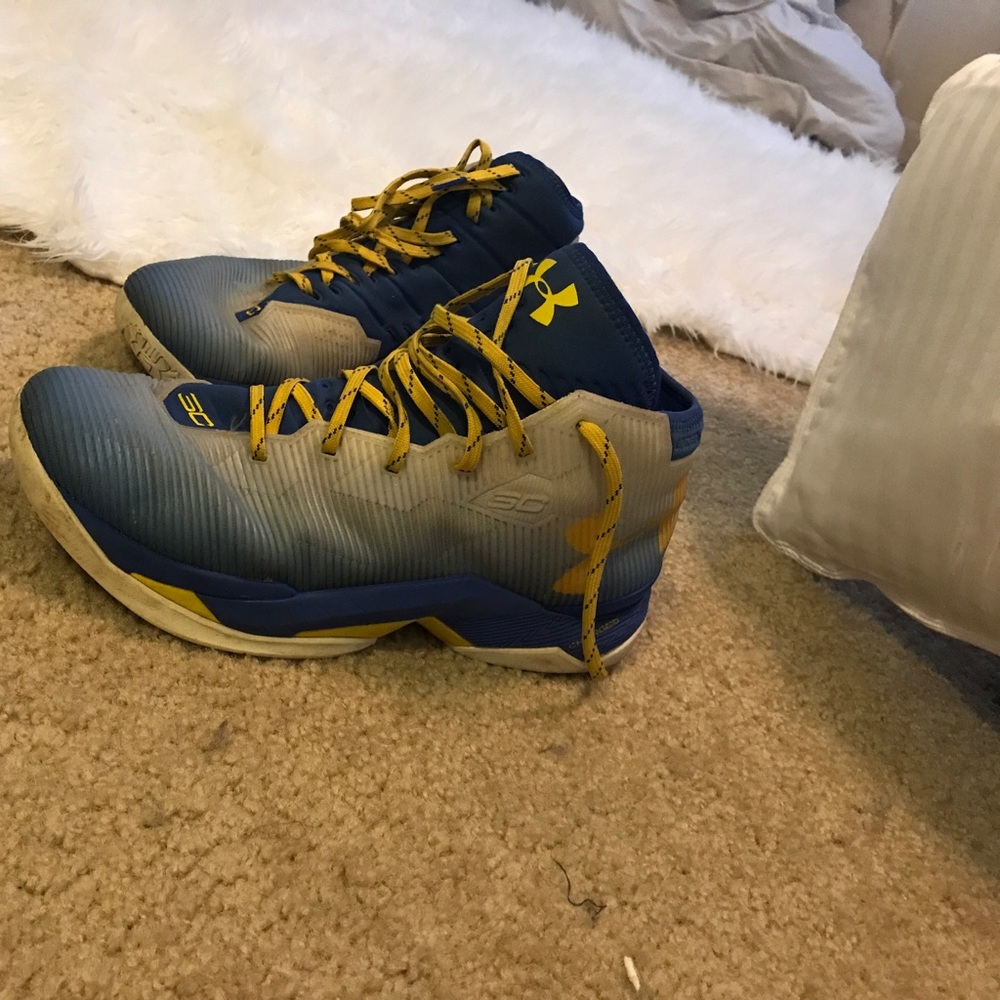 Stephen curry charged basketball shoes