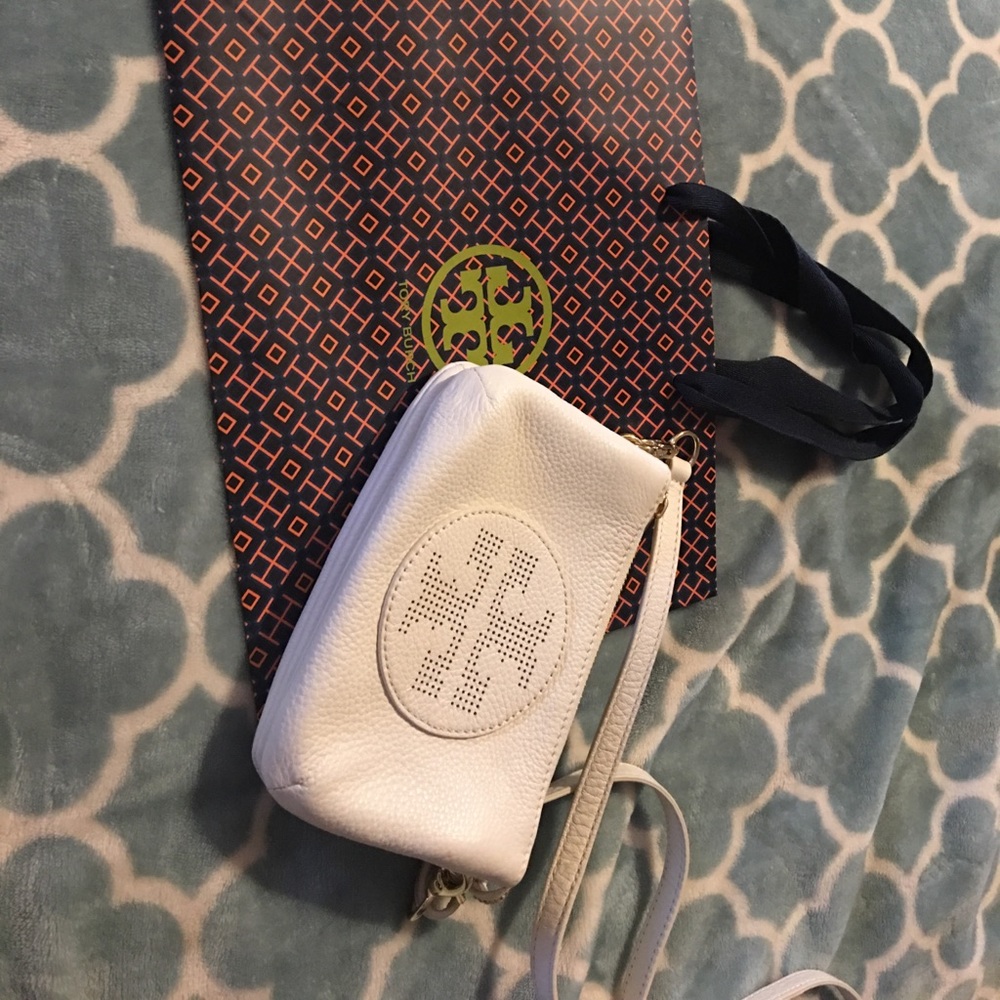 Light beige cross over bag