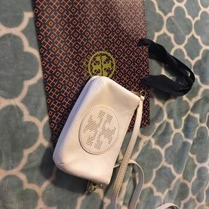 Light beige cross over bag