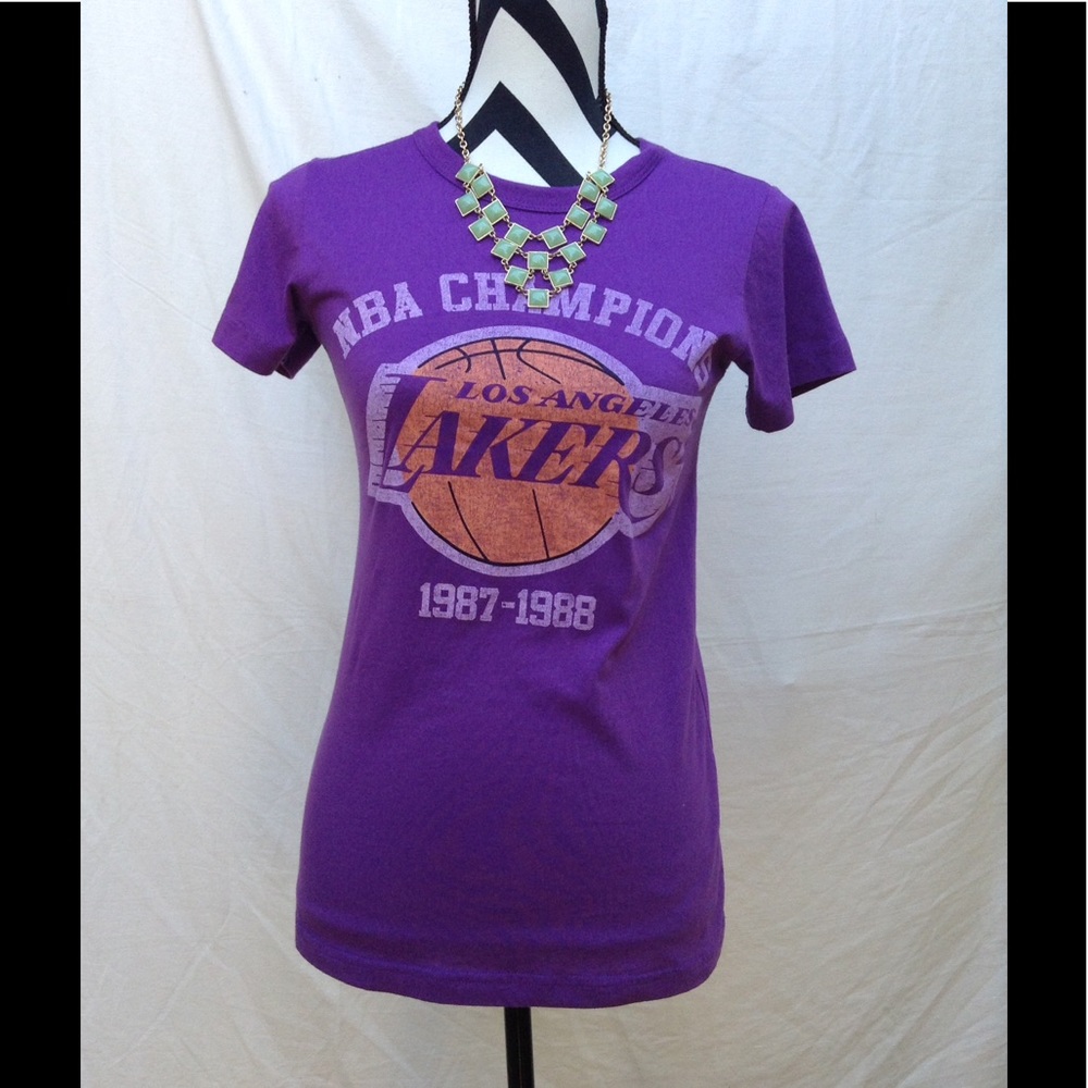 Los Angeles Lakers tee🌻