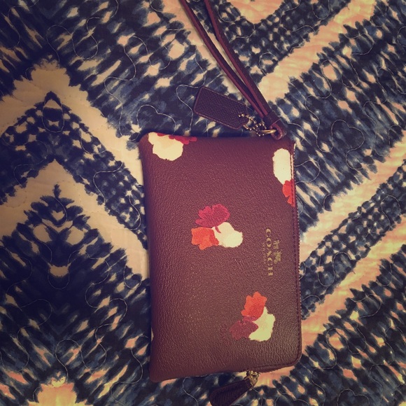 COACH wristlet - Picture 1 of 3