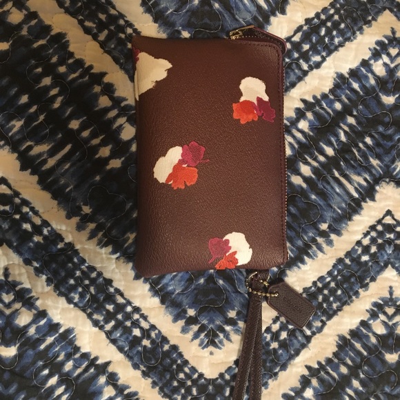 COACH wristlet - Picture 3 of 3