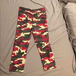 Camo print Celestial Bodies crop leggings