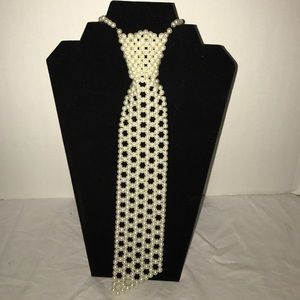 Fun, funky, vintage pearl necktie necklace